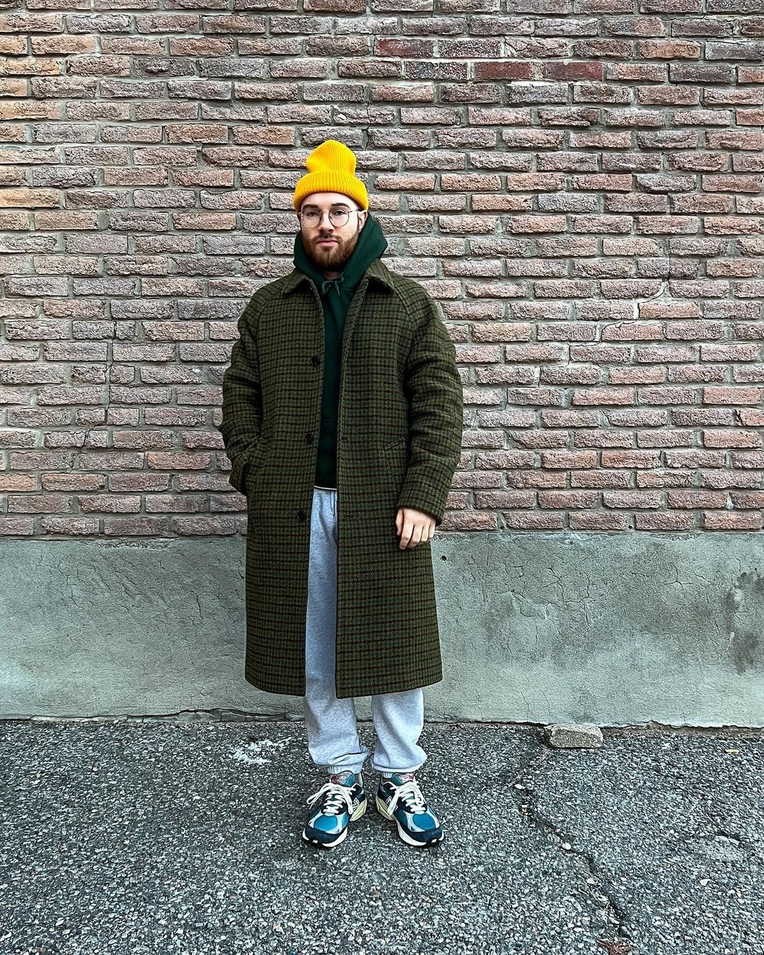 casual mens outfit with grey sweatpants, mens grey sweatpants outfits