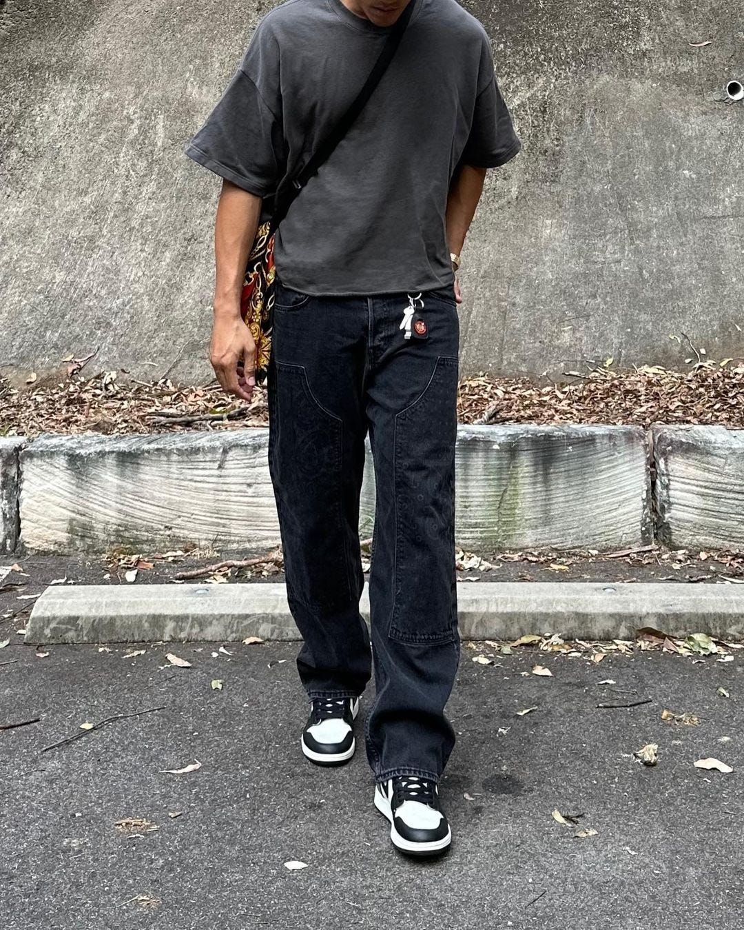 men's outfits with baggy jeans