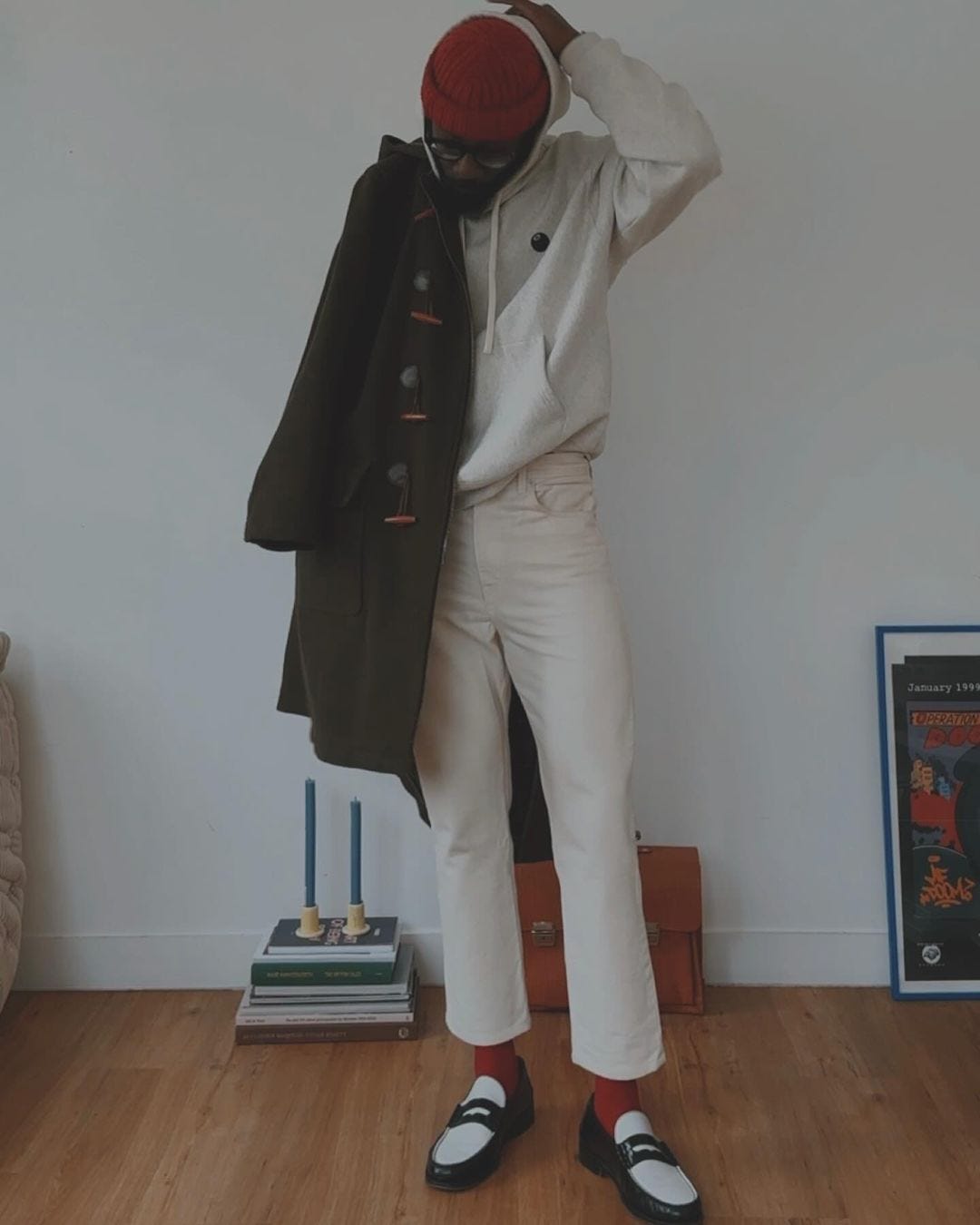 men's outfits with light-colored jeans