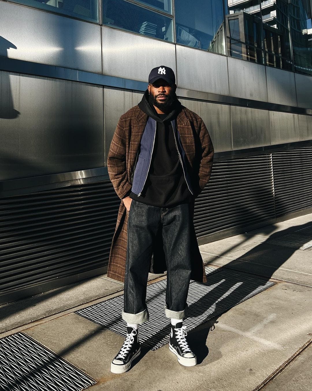 men's jeans outfit with converse sneakers