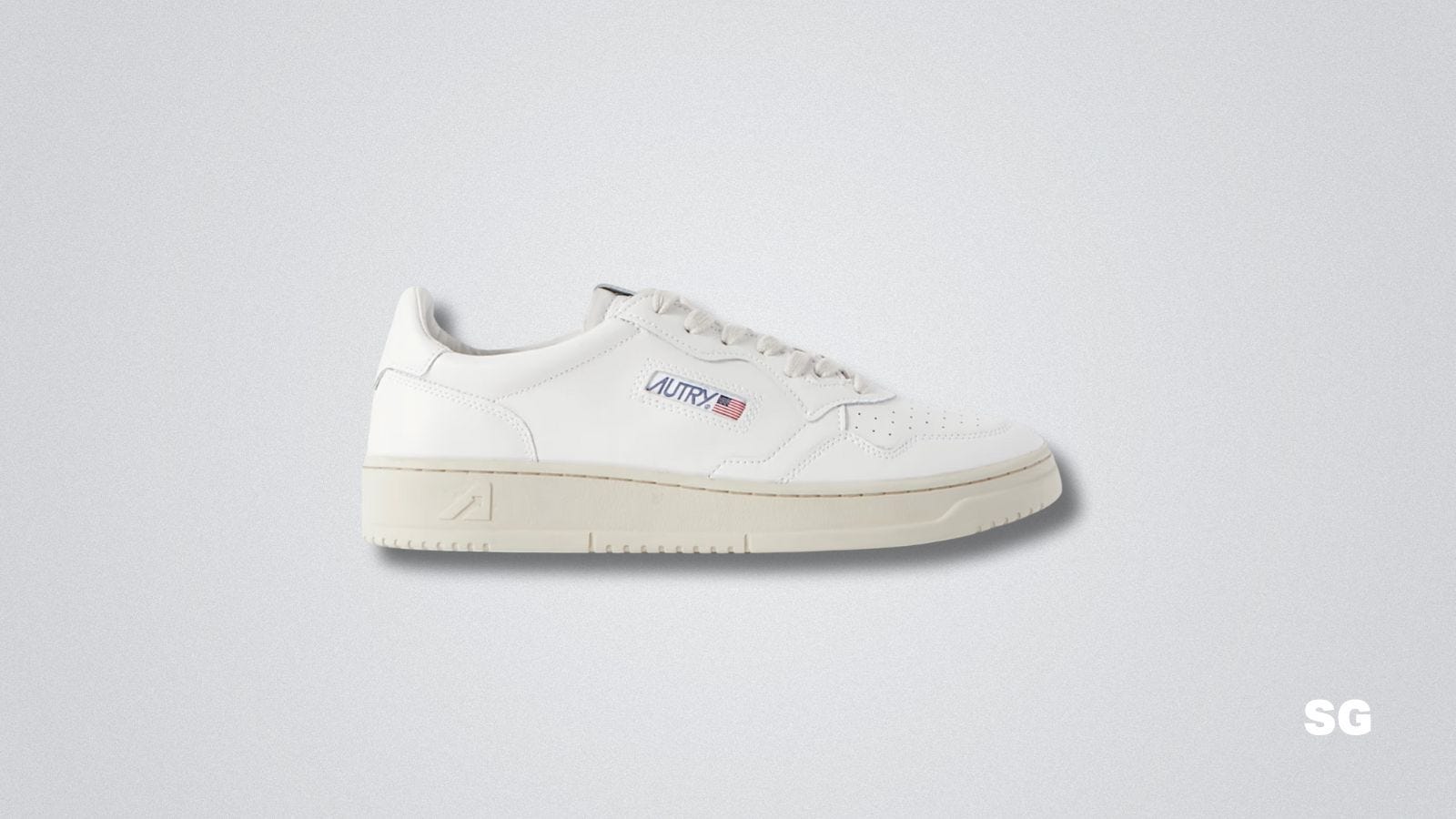 AUTRY Medalist Leather Sneakers in white